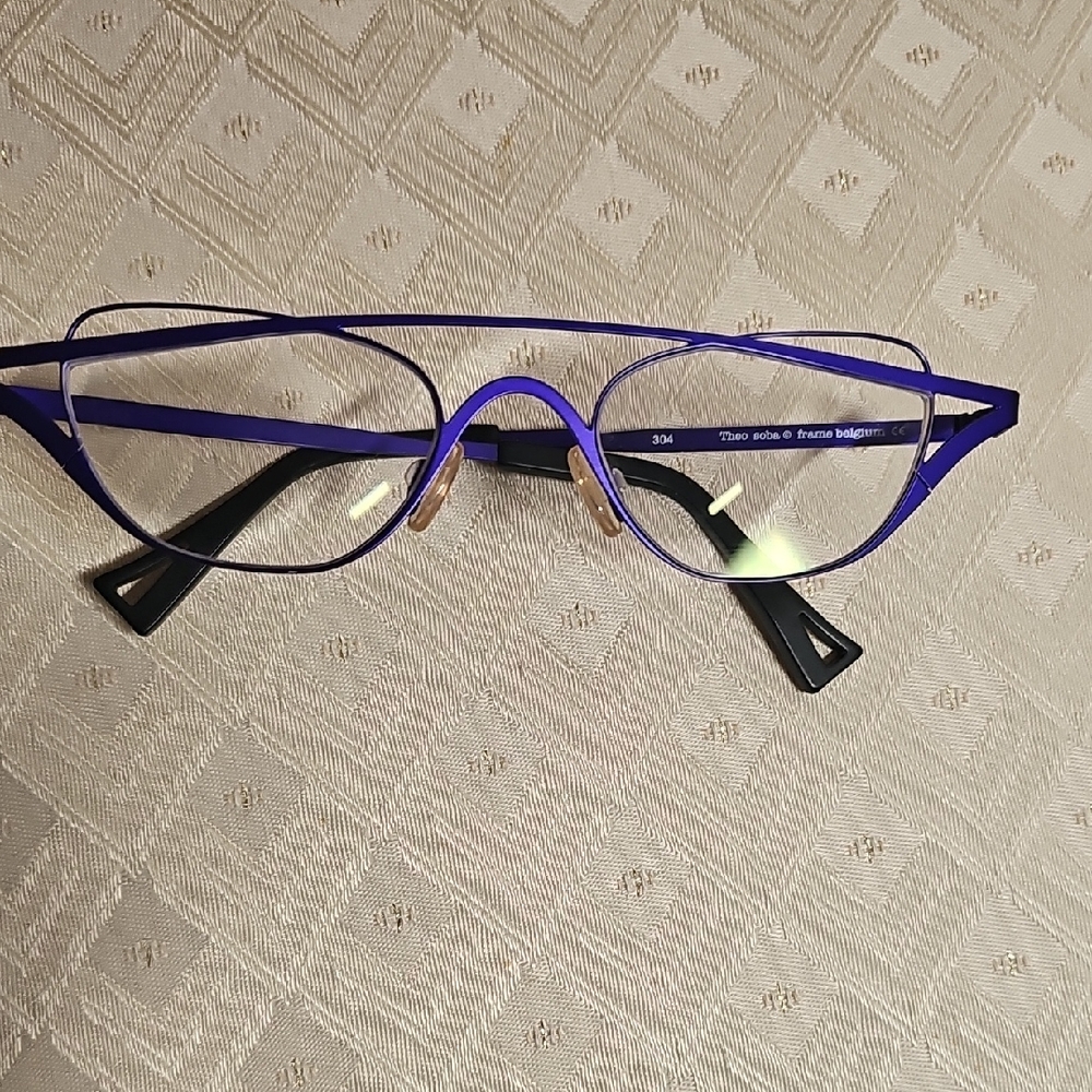 Stylish Purple Cat-Eye Glasses with Slim Design